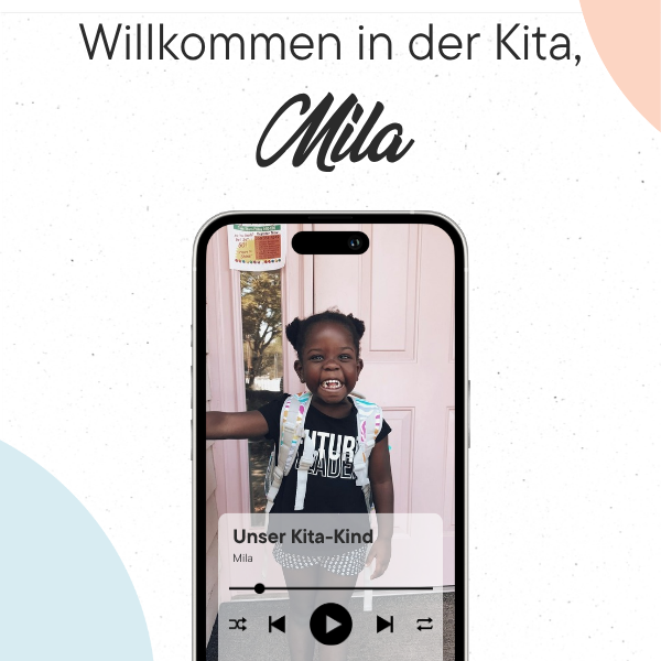 Personalisiertes Willkommen-in-der-Kita-Lied für Mila als Produktbild mit Kita-Kind